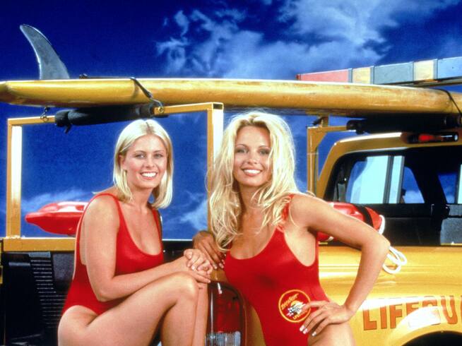 Nicole Eggert y Pamela Anderson en &#039;Los vigilantes de la palya&#039;