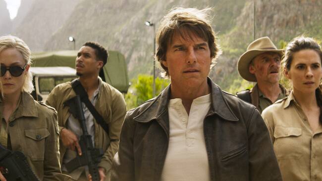 Tom Cruise como Ethan Hunt, Pom Klementieff como Paris, Greg Tarzan Davis como Degas, Simon Pegg como Benji Dunn y Hayley Atwell como Grace en 'Misión: Imposible - Sentencia Final'. / Paramount