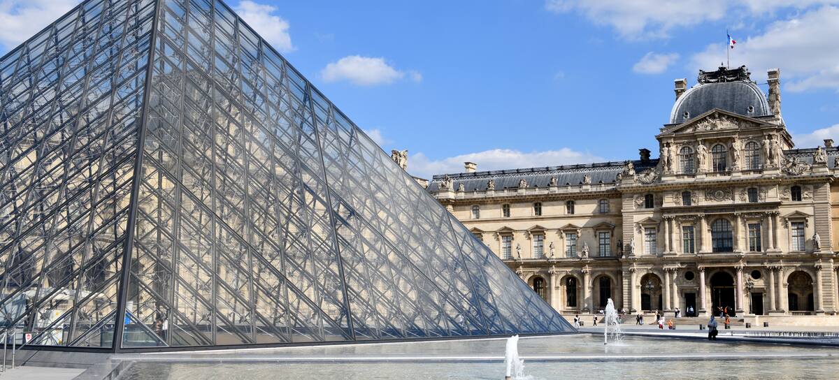 El Museo del Louvre en París, Francia.