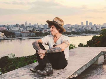 Bunbury lanza un mensaje a las fans de Bad Bunny que compraron entradas para su concierto por error