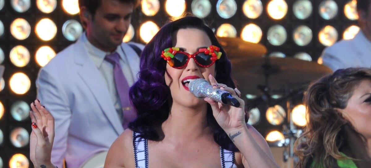 Anteojos muy coloridos para Katy Perry