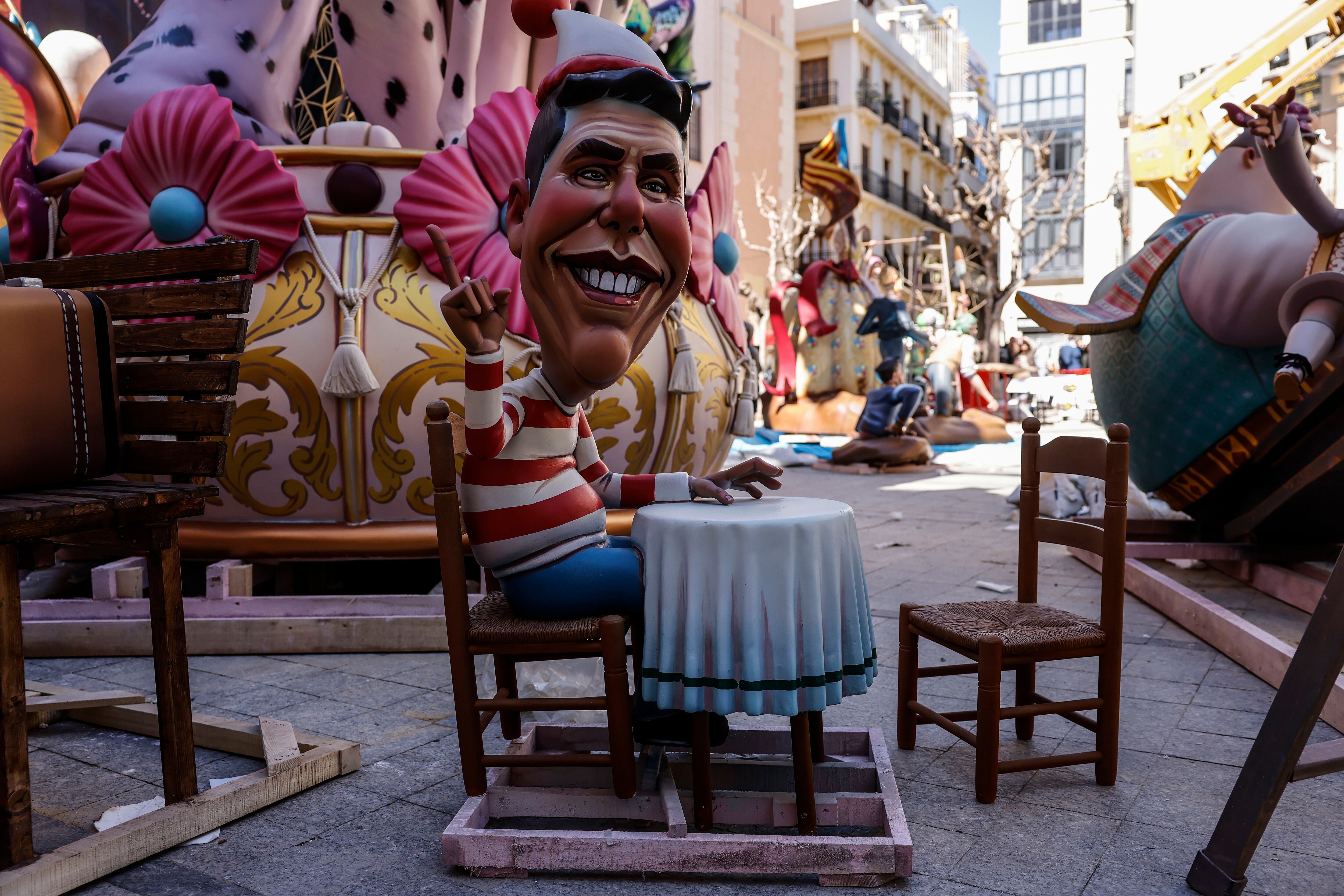 Ninot del presidente de la Comunidad Valenciana, Carlos Mazón, en las Fallas 2025
