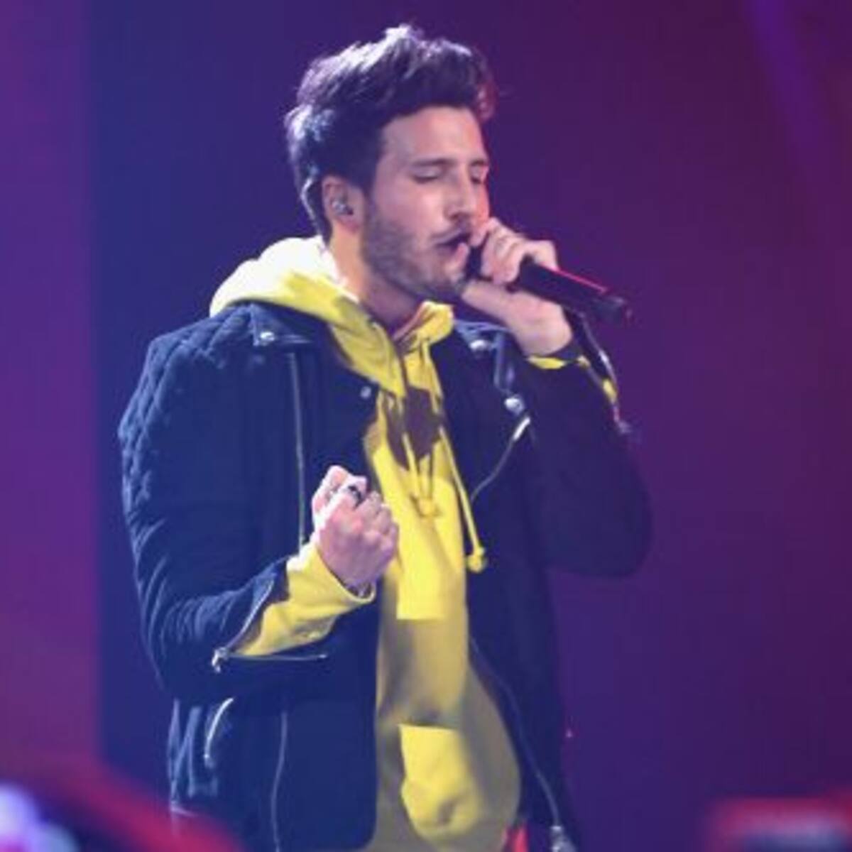 Sebastián Yatra se “enamoró” de una periodista en Rusia