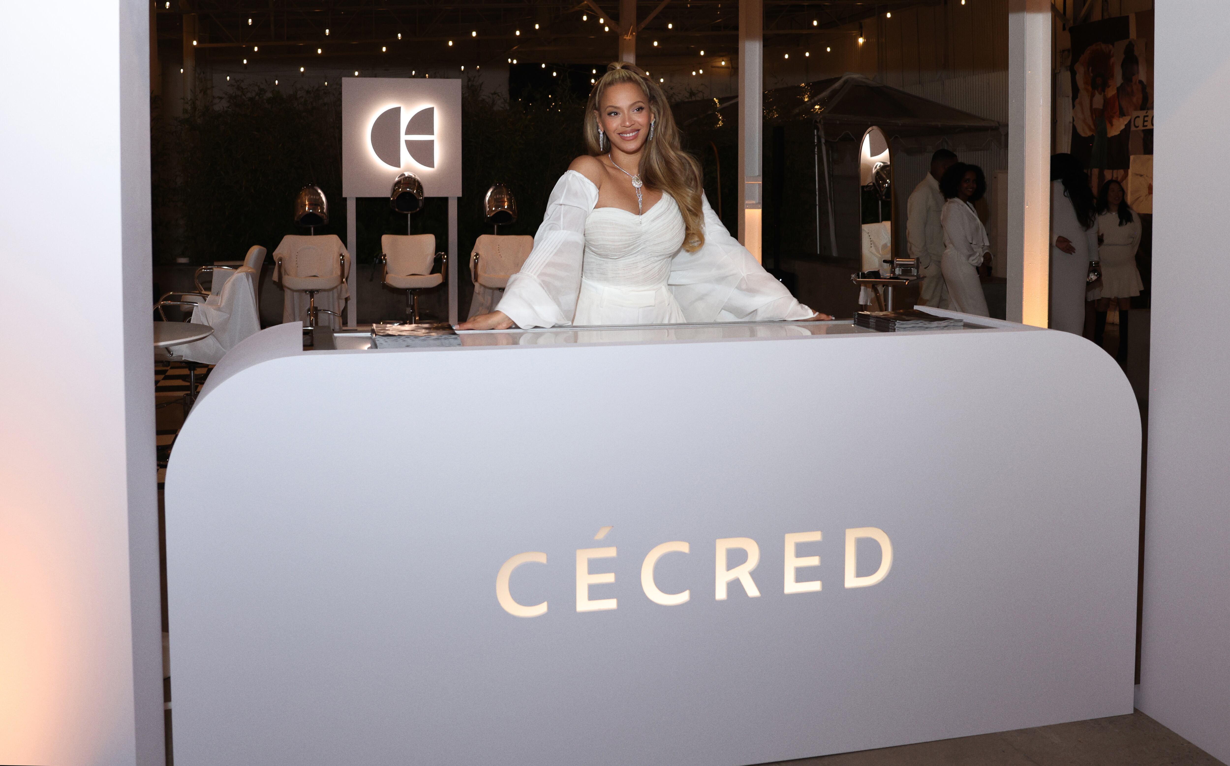 LOS ÁNGELES, CALIFORNIA - 20 DE FEBRERO: (Cobertura exclusiva) (Solo para uso editorial) Beyoncé celebra el lanzamiento de su línea de cuidado capilar, CÉCRED, con una reunión íntima en The Revery LA el 20 de febrero de 2024 en Los Ángeles, California. (Foto de Julian Dakdouk/Parkwood Media/WireImage vía Parkwood)