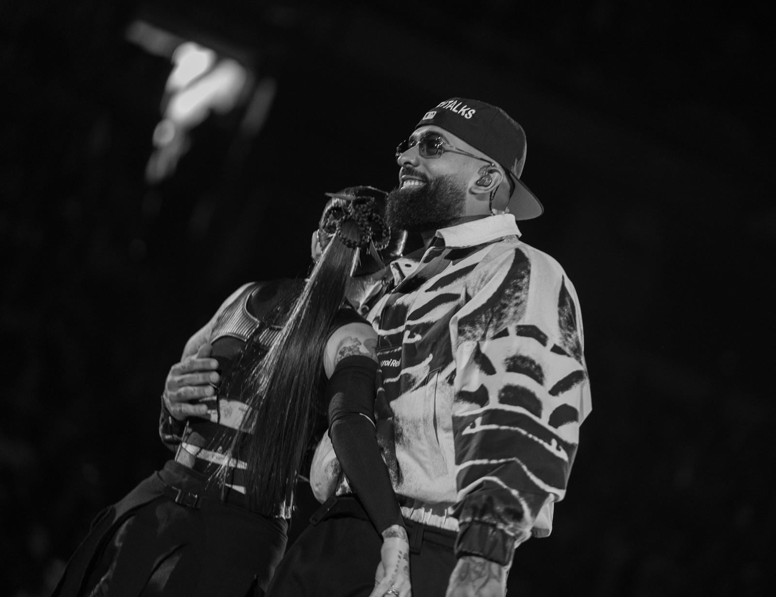 Otro que le ha tendido la mano cuando lo ha necesitado ha sido Eladio. Se unió a Miko para interpretar 'Traviesa' y 'AMG', dos de las colaboraciones favoritas de sus fans.