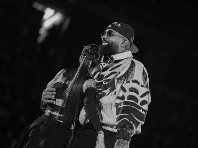 Otro que le ha tendido la mano cuando lo ha necesitado ha sido Eladio. Se unió a Miko para interpretar 'Traviesa' y 'AMG', dos de las colaboraciones favoritas de sus fans.