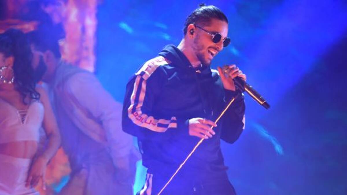 ¿Da o no da? El extraño look de Maluma en Europa