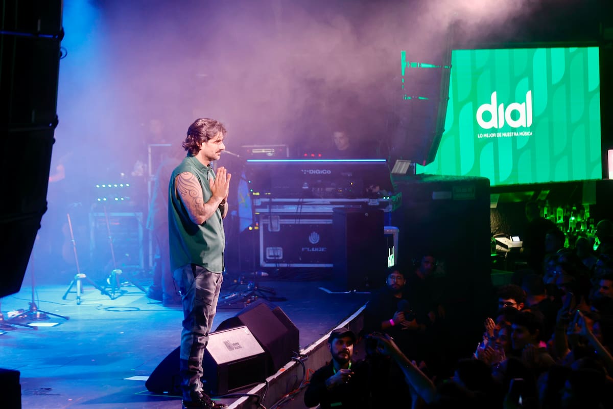 Tras cinco años de silencio discográfico, Melendi regresa este mismo viernes con nuevo álbum: Pop Rock. Hay muchas ganas de escuchar estas nuevas canciones. “Para mí Pop Rock es el mejor disco que he hecho. Y te voy a decir más, para mí, que analizo muy bien todos mis discos, los mejores han sido Lágrimas Desordenadas, Un Alumno Más y este”, aseguraba él mismo unos días antes en Dial Tal Cual.
