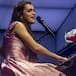 Amaia emociona a Penélope Cruz con la versión de ‘Volver’ a voz y piano