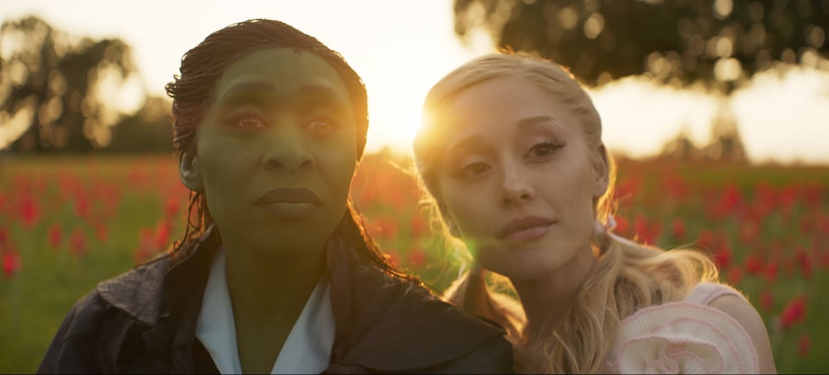 Cynthia Erivo como Elphaba y Ariana Grande como Glinda en 'WICKED'. / Universal Pictures Spain