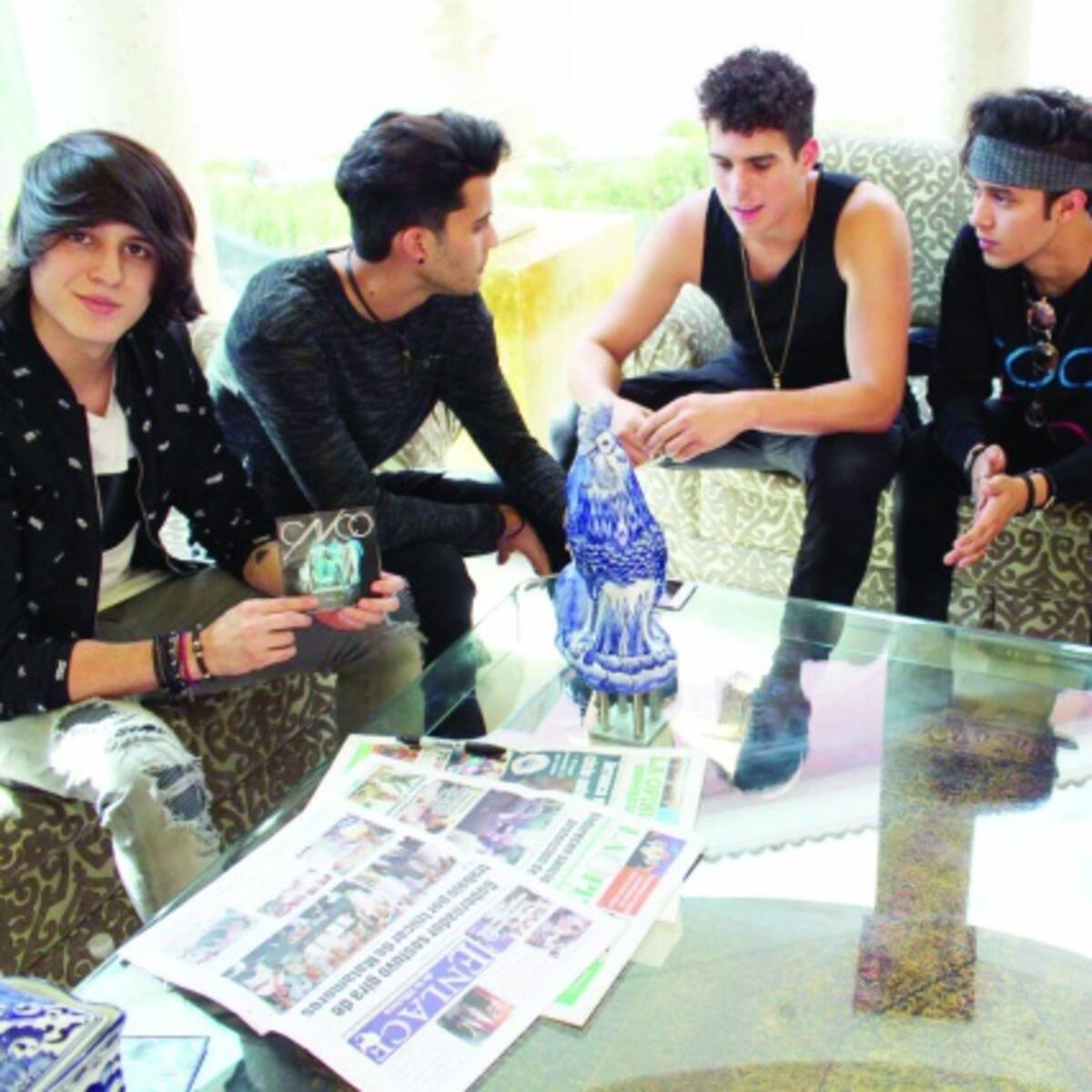 CNCO estrena video de "Mamita"