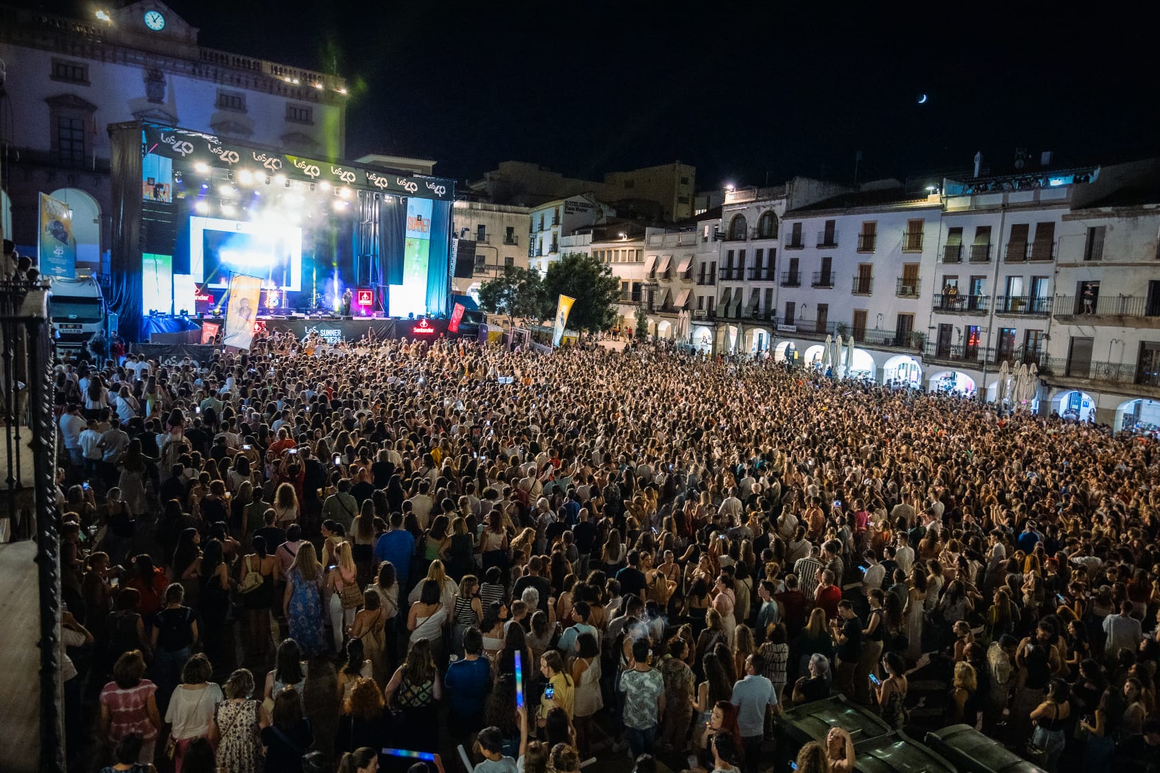 El escenario de LOS40 Summer Live en Cáceres