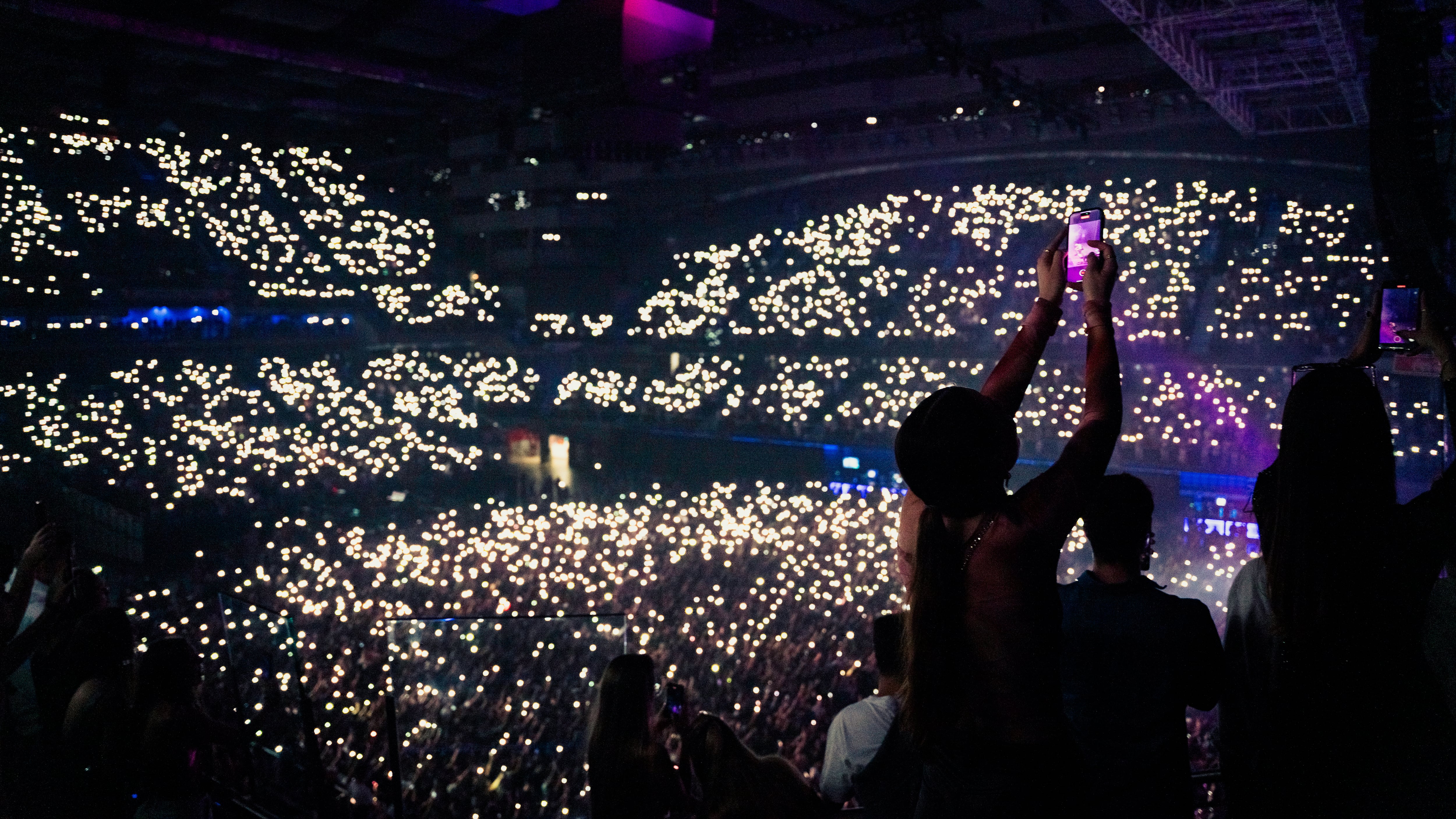 El público se entrega a Mora en el WiZink Center de Madrid / Foto: Rimas