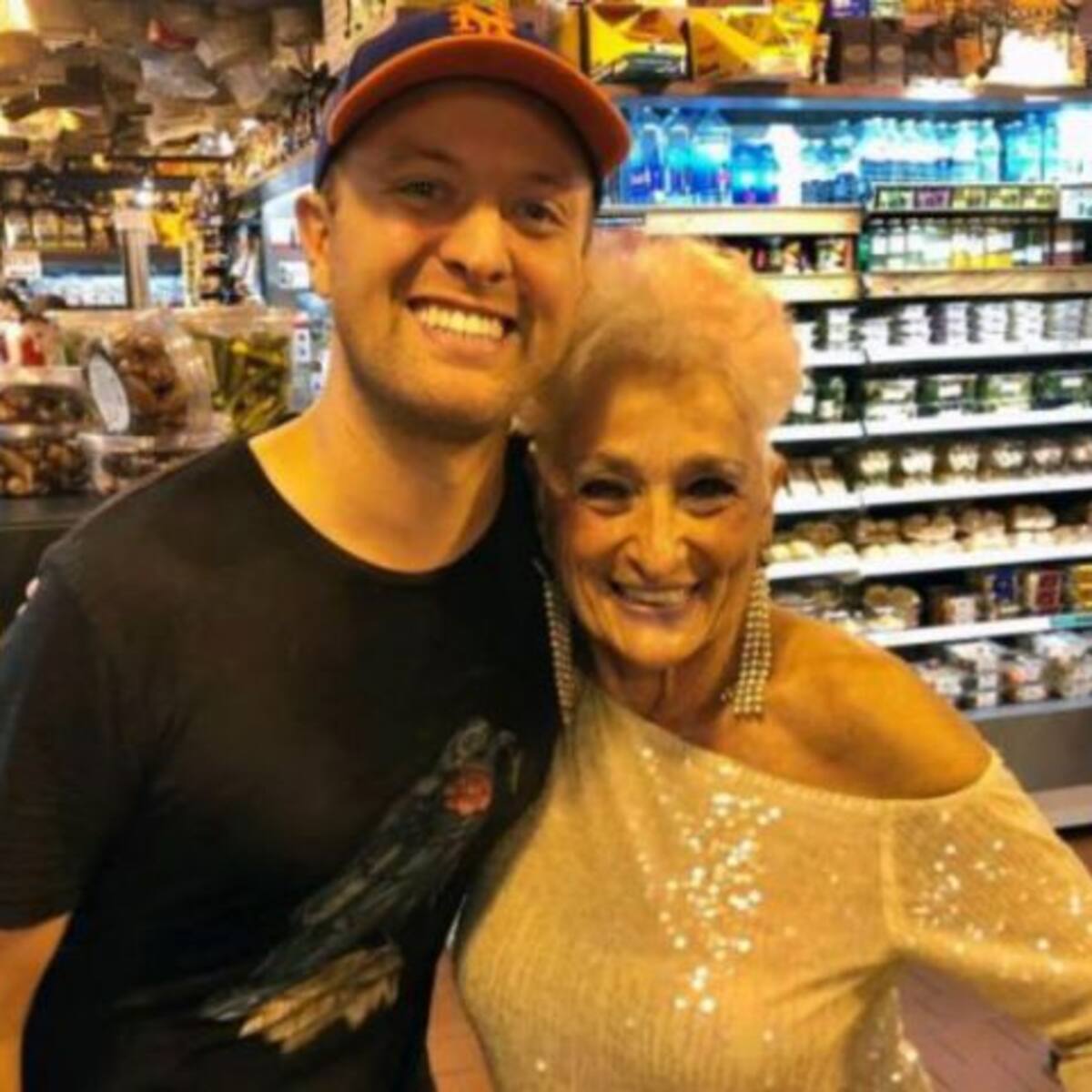 Abuela de 83 años tiene sexo con 50 jóvenes en Tinder