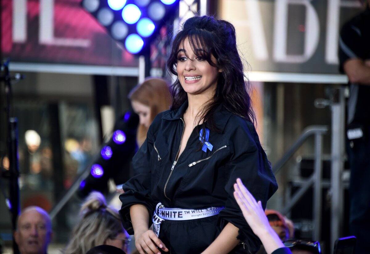 Camila Cabello se separó de Fifth Harmony y comenzó su carrera en solitario que ha sido exitosa desde el día 1. Este año obtuvo nominaciones a los Grammy latinos y ganó premio en LOS 40 music Awards y fué la artista revelación en Billboard Women in Music. Ya tenemos fecha para el lanzamiento de su disco en el 2018 y sin duda es uno de los más esperados. Havana, el primer sencillo de su disco Camila, logró posicionarse en el segundo puesto del Billboard Hot 100 en Estados Unidos,4​ y el primer puesto en varios países incluyendo Canadá y Reino Unido.​ Además de posicionarse en el top 10 en númerosos países, el sencillo fue certificado oro y platino en catorce países.7
