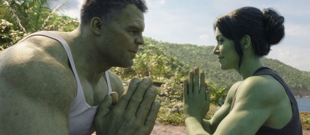 Dos primos haciendo yoga.