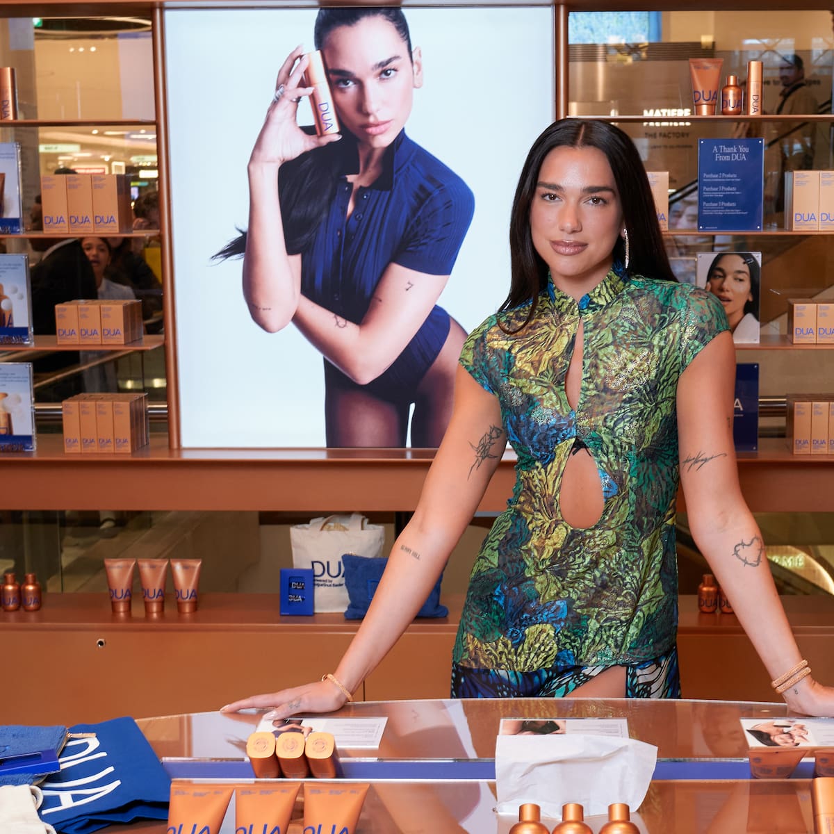 Dua Lipa abre su propia librería en la Península Ibérica: Así es 'Manifesto Library'