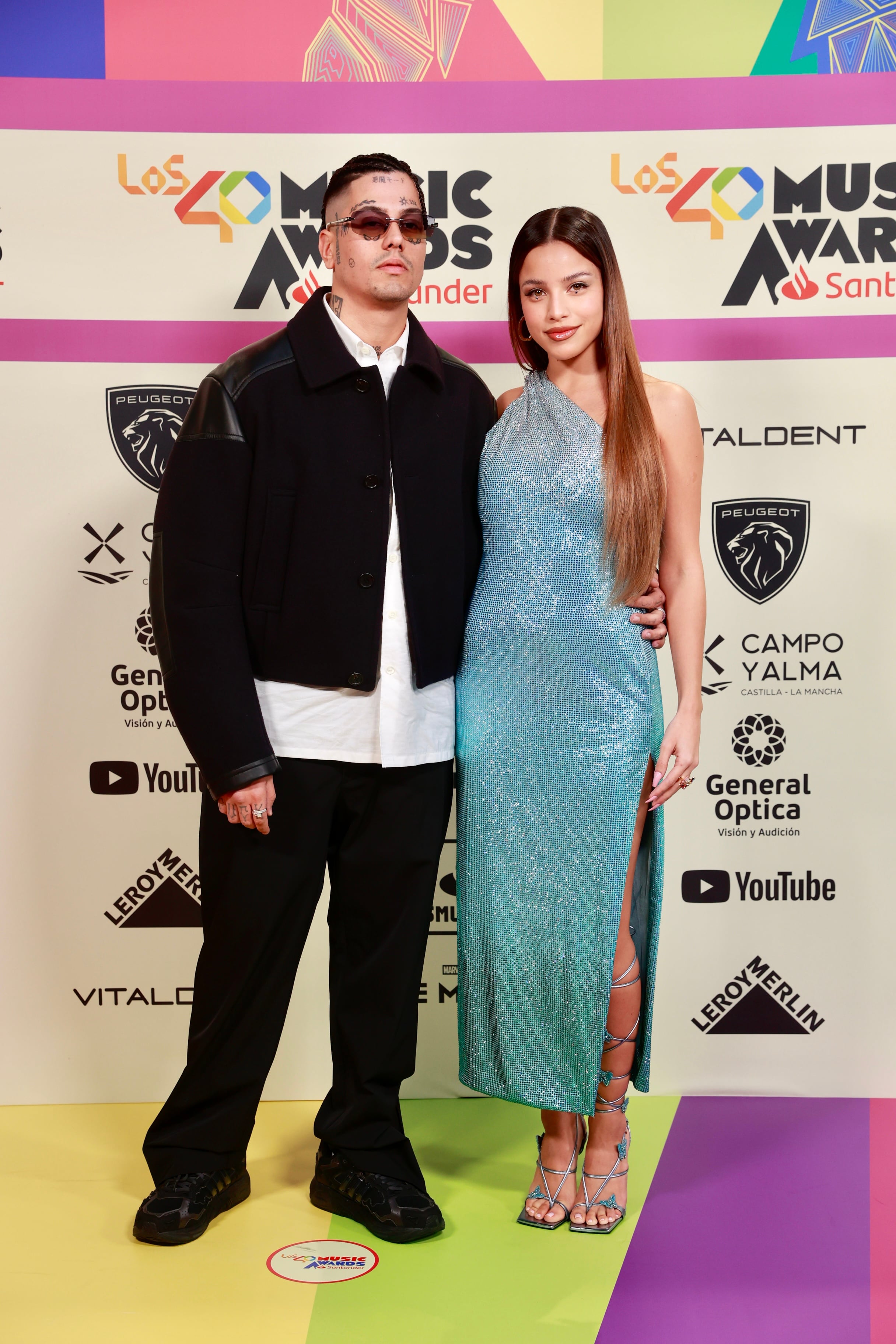 Duki y Emilia en la alfombra roja de LOS40 Music Awards Santander 2023 / Foto: Jorge París y Elena Buenavista