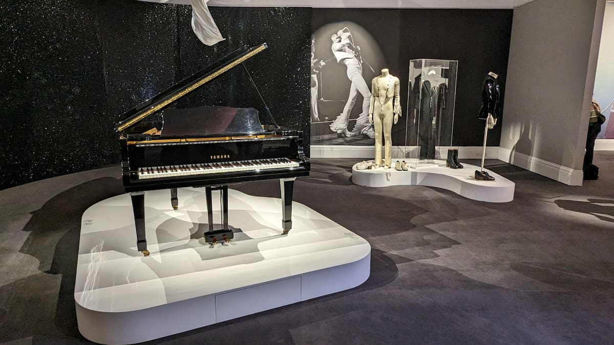 ¡Se vende el piano con el que Freddie Mercury creó algunos éxitos de Queen! ¿Cuánto vale y cómo comprarlo?