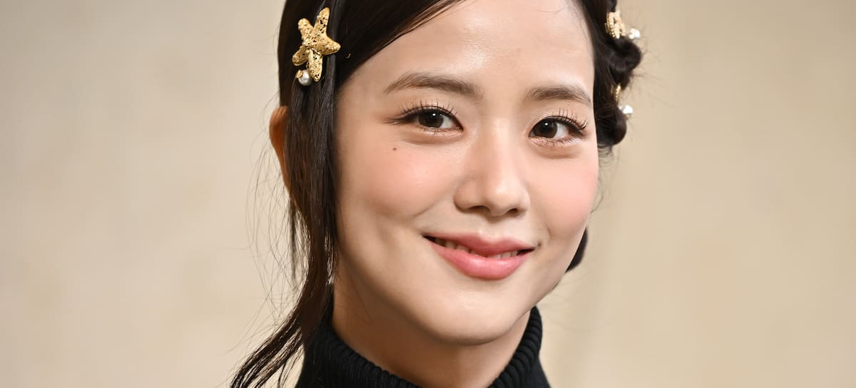 Jisoo asistiendo al show de Christian Dior de la Fashion Week 2025 de París.