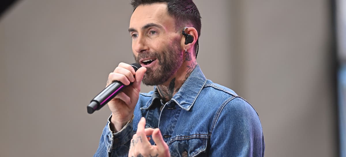 Adam Levine (Maroon 5) durante una actuación en 2025 en NY.