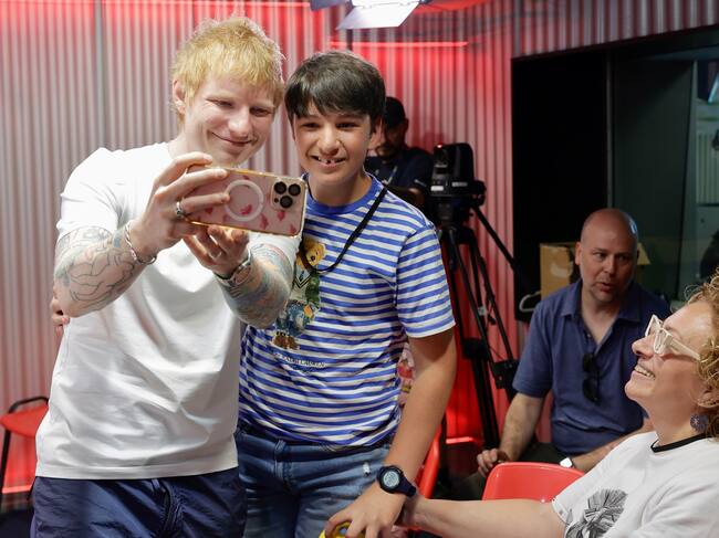 Ed Sheeran se ha tomado su tiempo para hacerse una foto con todas y cada una de las personas que nos han visitado de público. ¡Había que recordar un sábado tan único y especial!