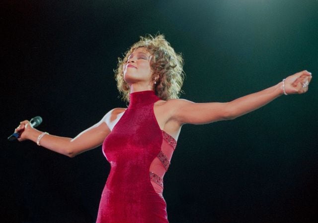 Whitney Houston durante uno de sus conciertos