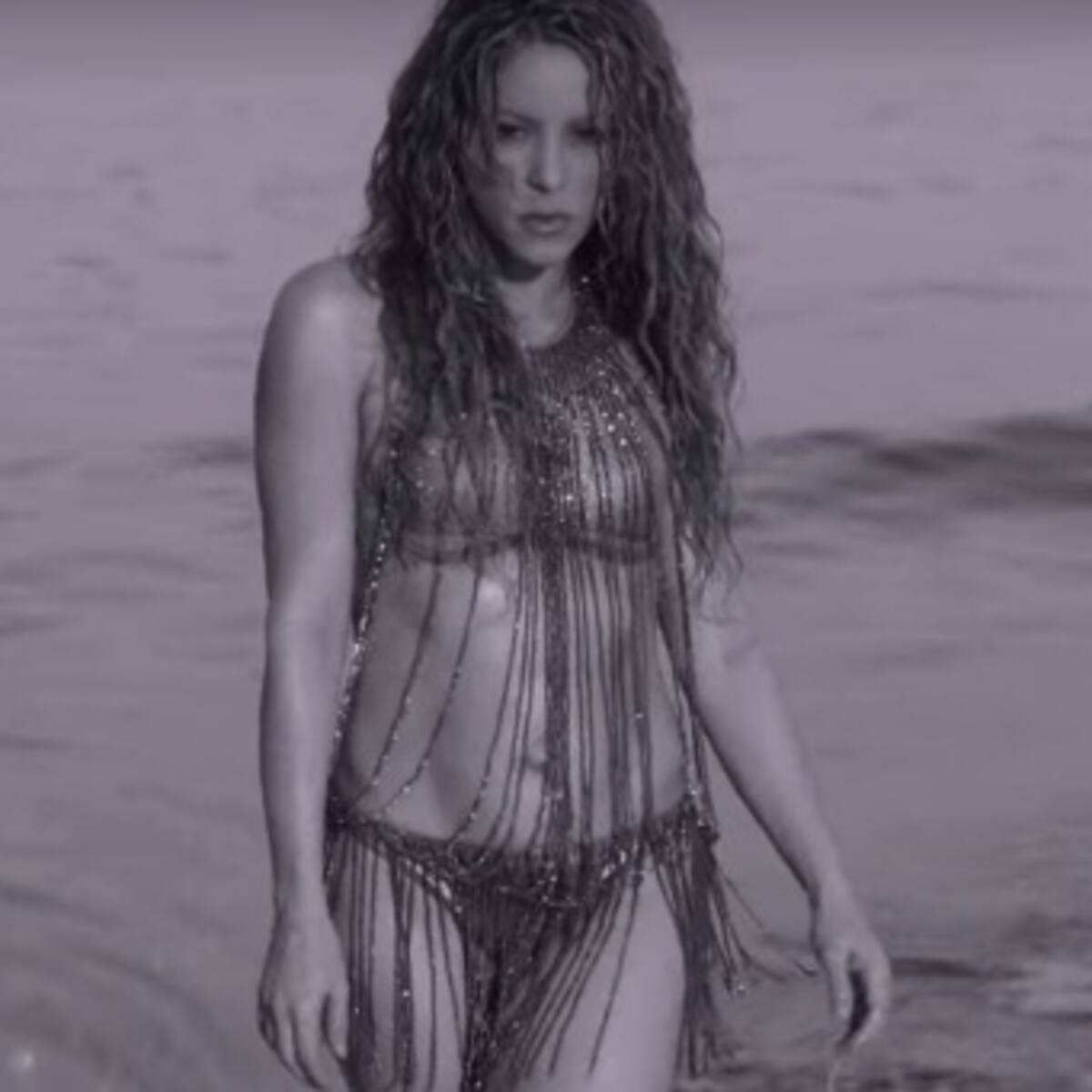 Shakira estrena video de “Clandestino”
