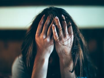 La ‘paradoja de la felicidad’: si la buscas, no la vas a encontrar, según un estudio