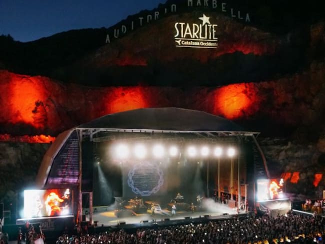 El escenario del Starlite Festival durante el concierto de Sebastián Yatra.
