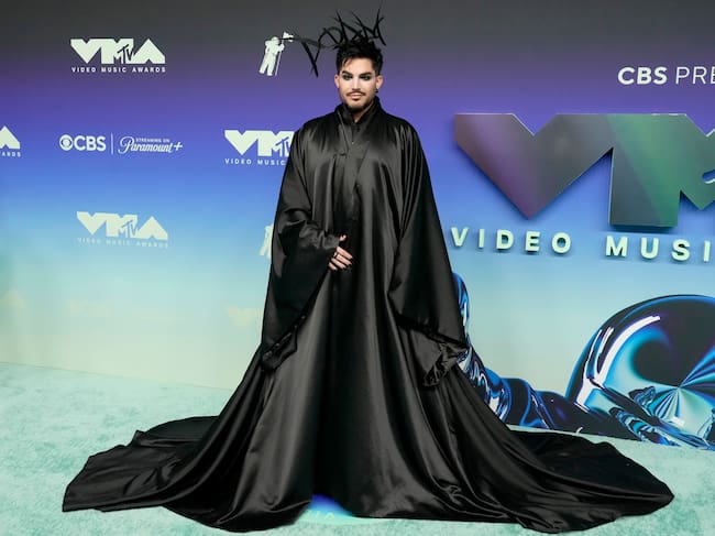 Adam Lambert, en la alfombra roja de los MTV VMAs 2026.