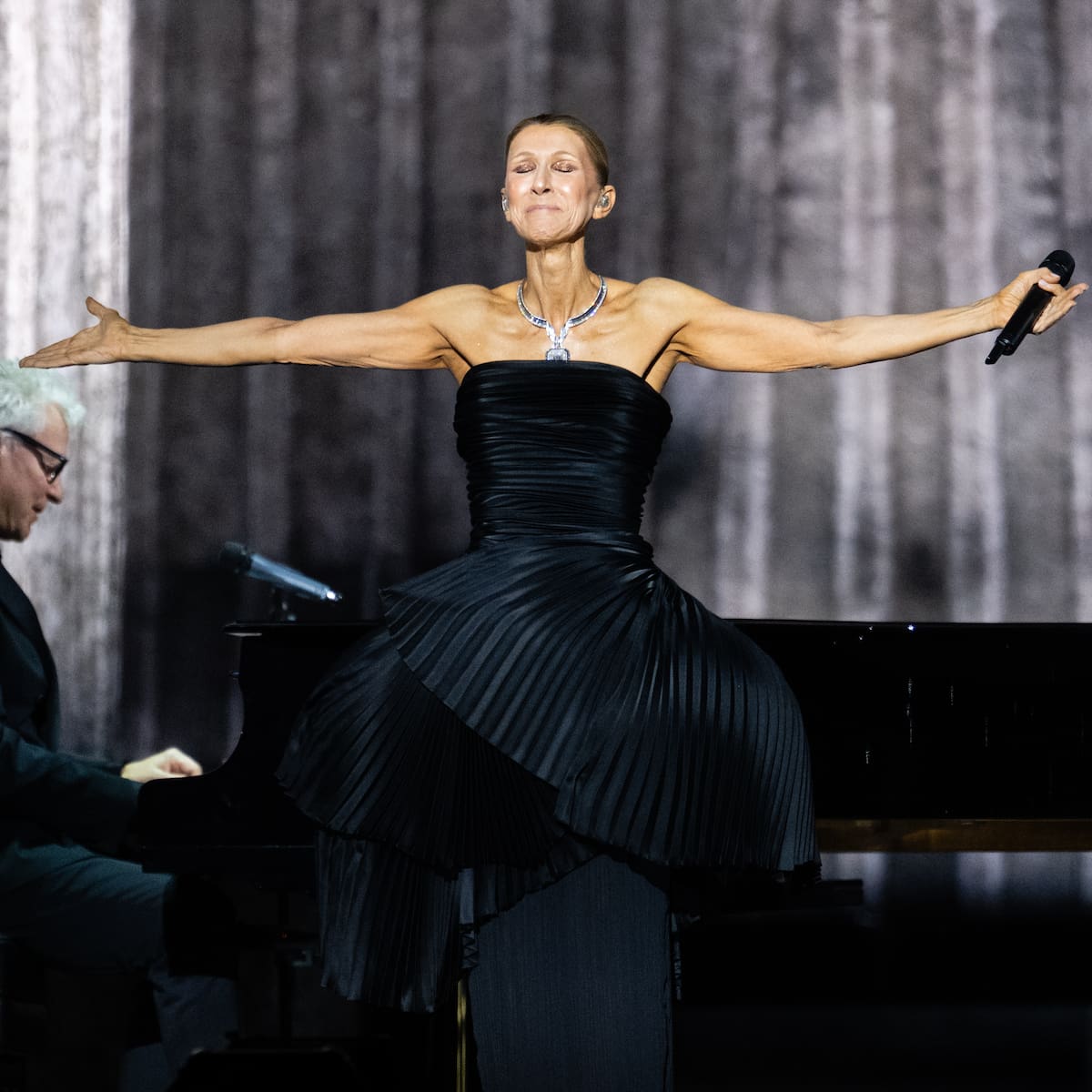 ¿Cómo puede cantar Céline Dion más de 20 canciones pese a su enfermedad? Un experto cuenta las claves