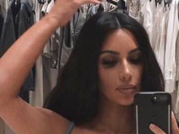 Kim Kardashian posa en selfie con diminuta ropa interior
