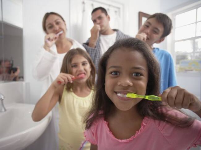 Apaga el grifo mientras te cepillas.