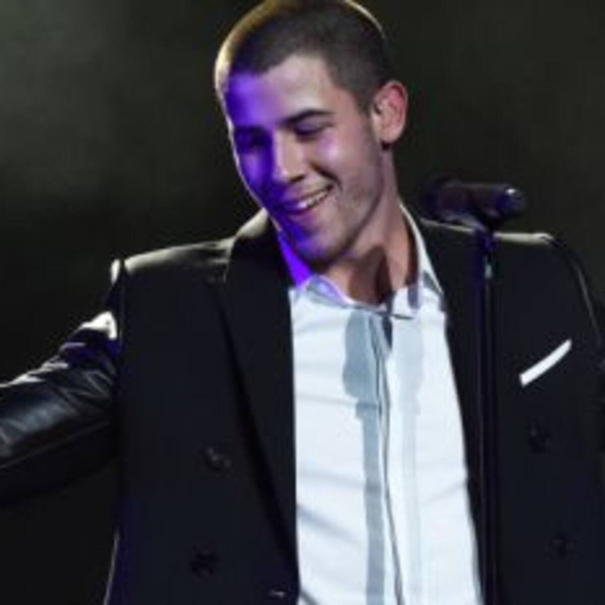 ¿Qué le pasó a Nick Jonas en la alfombra roja?
