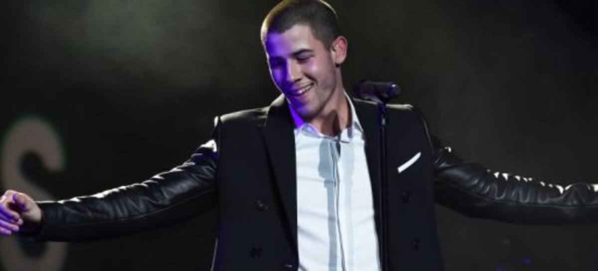 La incómoda situación de Nick Jonas en la alfombra roja