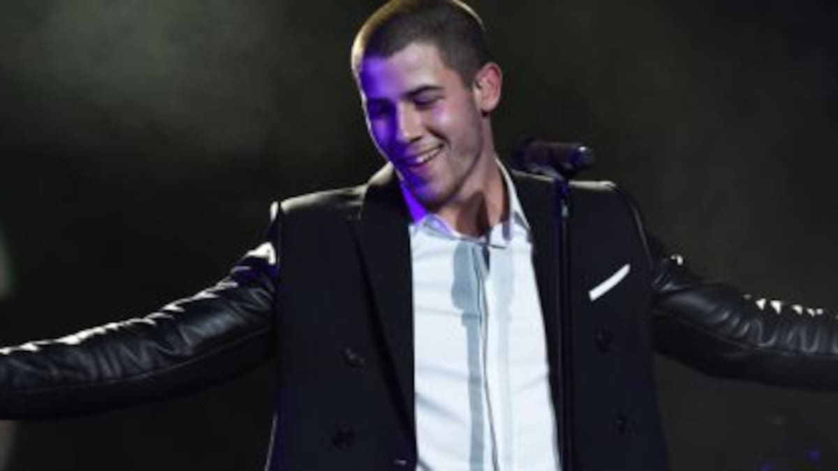 ¿Qué le pasó a Nick Jonas en la alfombra roja?
