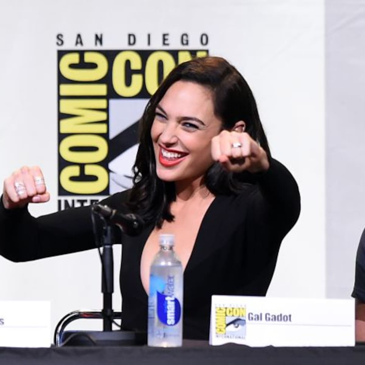 Jennifer Lawrence y Gal Gadot leen tuits ofensivos