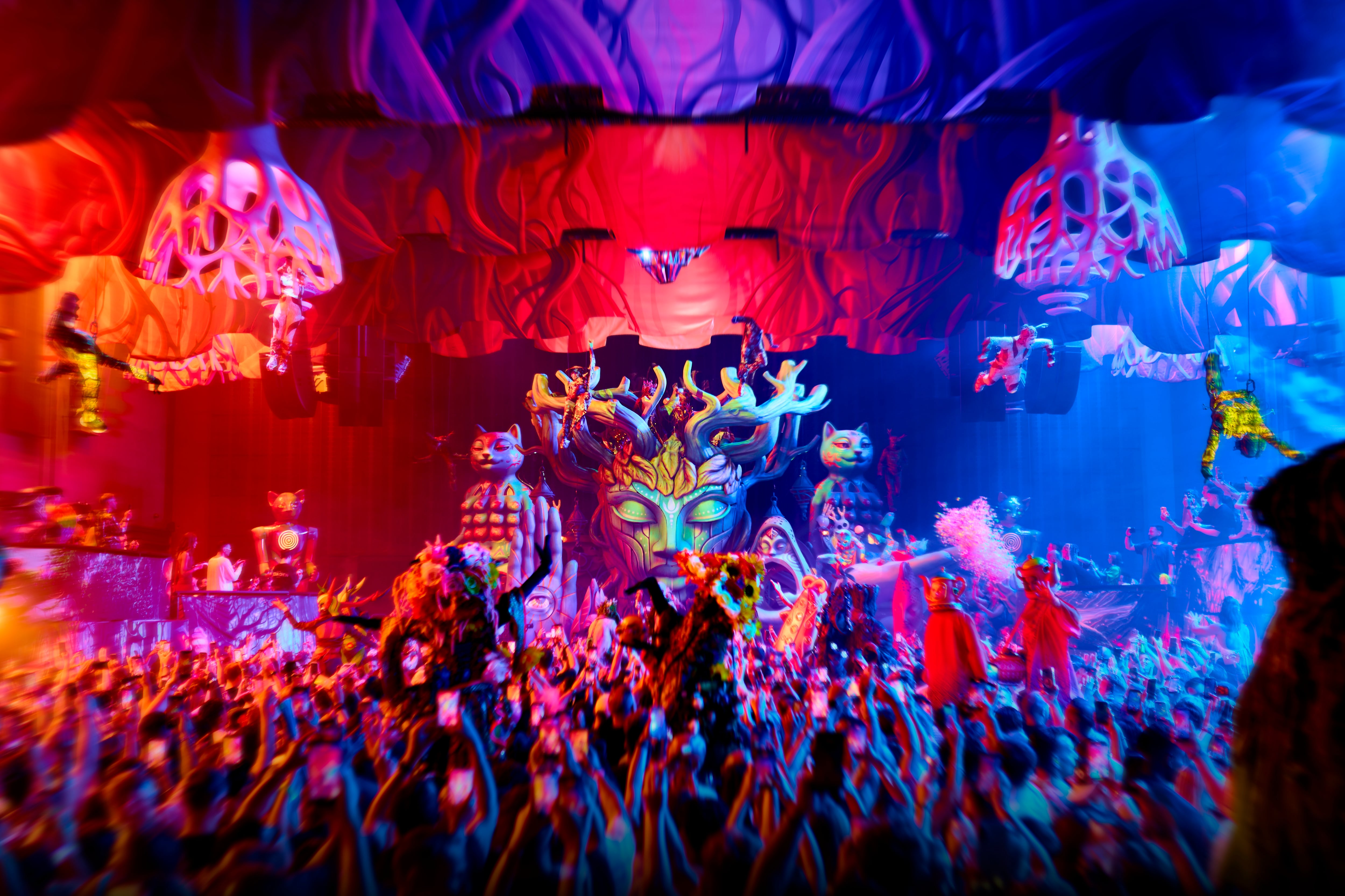 Inauguración de elrow en [UNVRS]