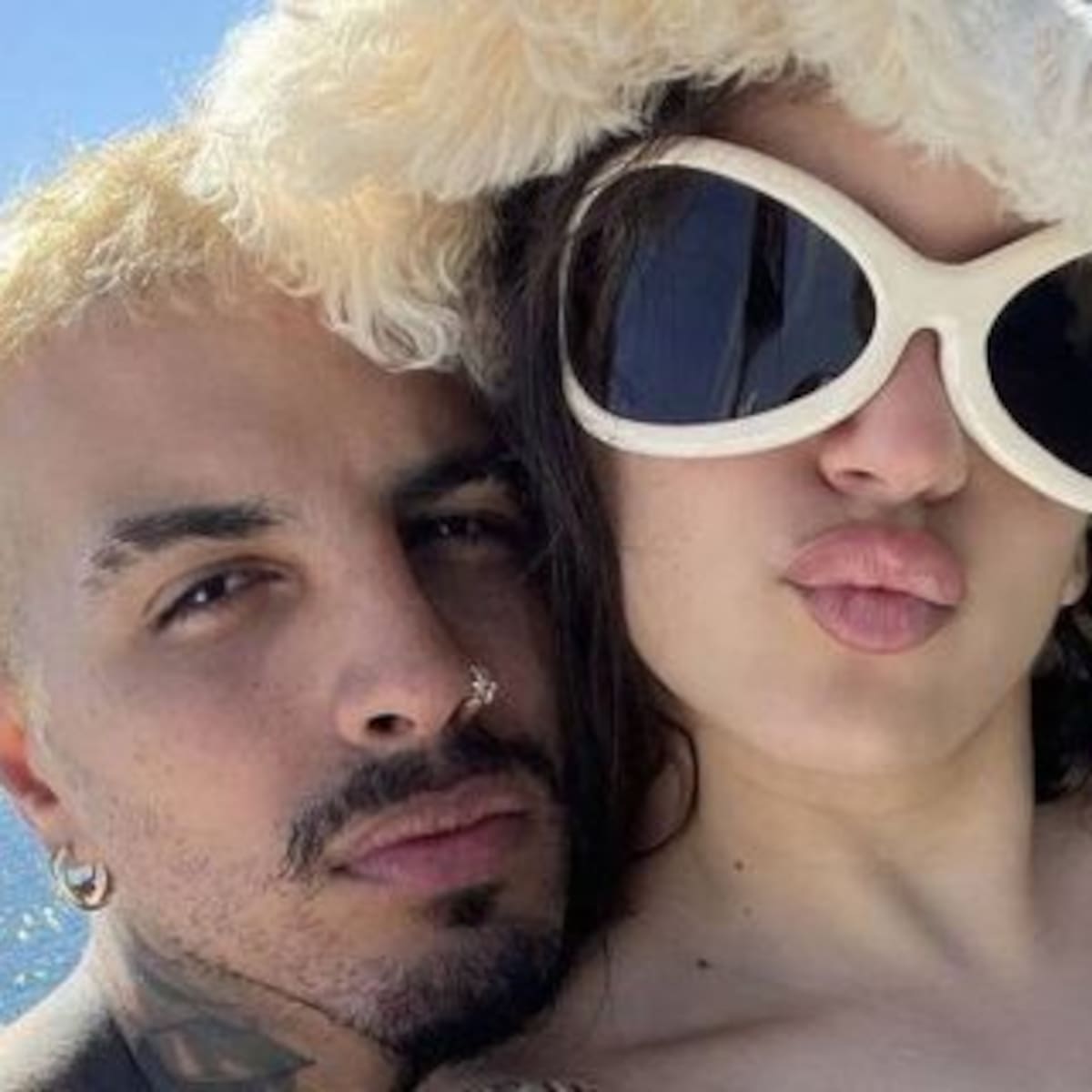 Rauw Alejandro selló su amor por Rosalía con un tatuaje