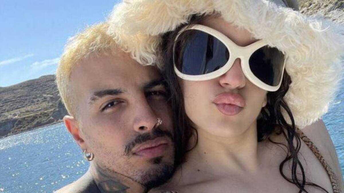 Rauw Alejandro selló su amor por Rosalía con un tatuaje