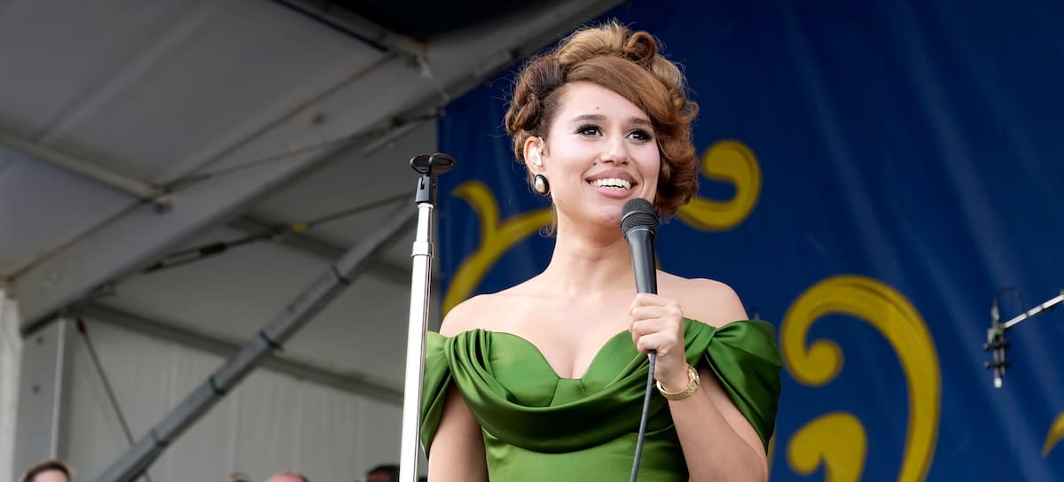 Raye actuando en el festival New Orleans Jazz & Heritage 2026 en abril - FilmMagic