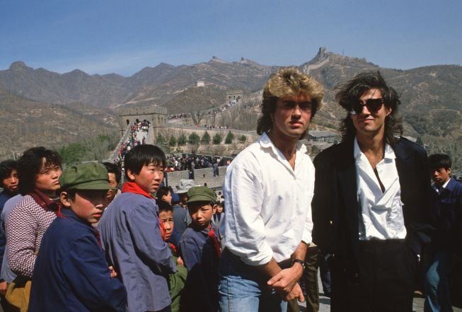 George Michael y Andrew Ridgeley, miembros de Wham!, fueron el primer grupo de pop occidental en realizar una gira por China en 1985.