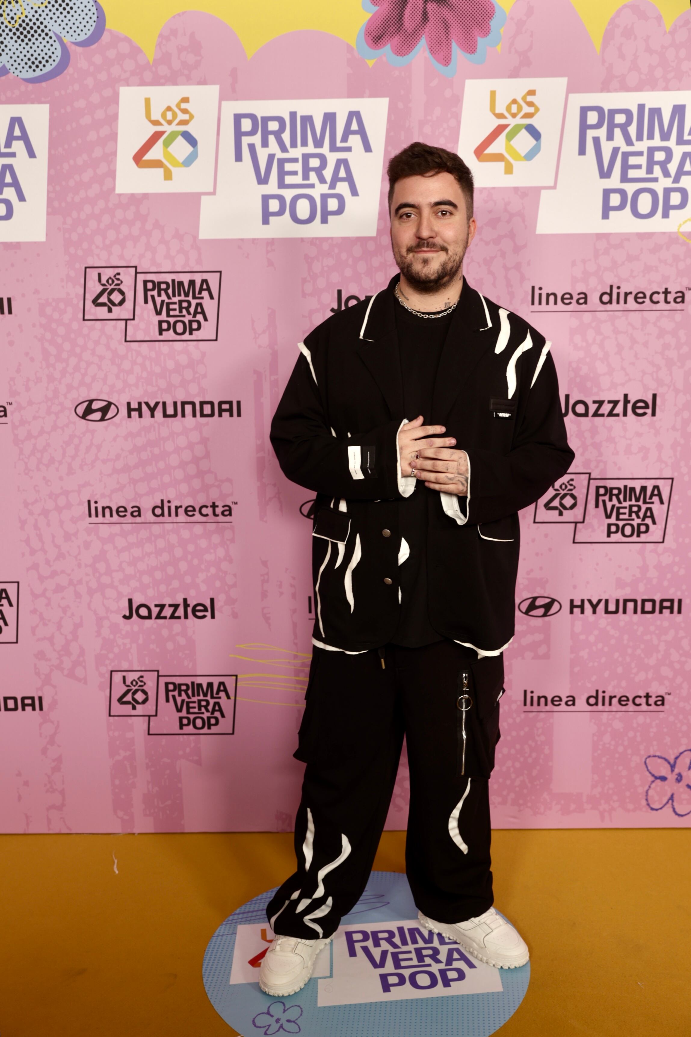 Aunque últimamente le hemos visto junto a Marasmo, en esta ocasión, Beret ha llegado solo y dejando claro que él también se apunta al oversize.