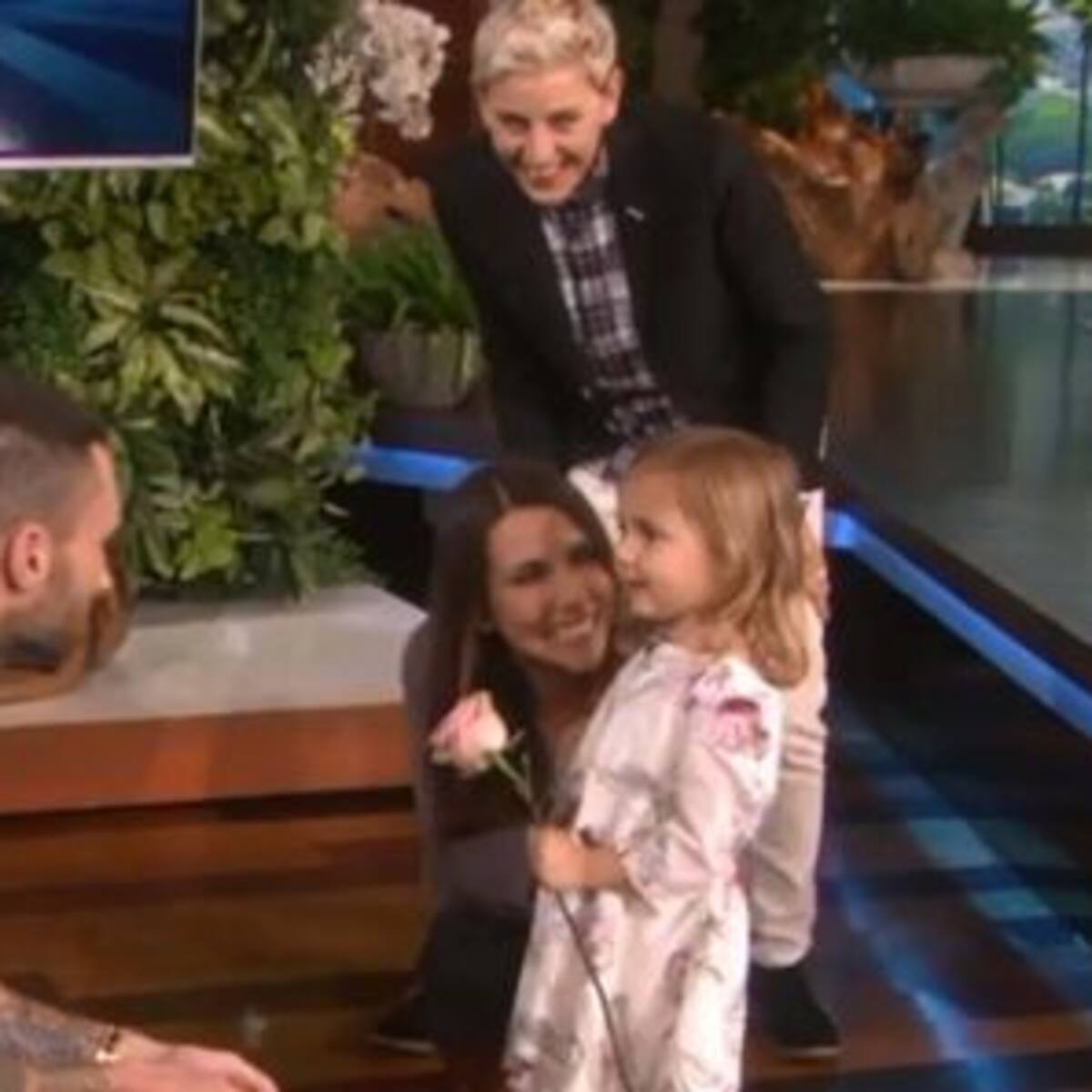 Adam Levine conoce a la nena que lloró al saber que estaba casado