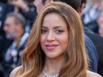 Shakira es comparada con Lady Di por usar “vestido de la venganza” tras separación con Piqué