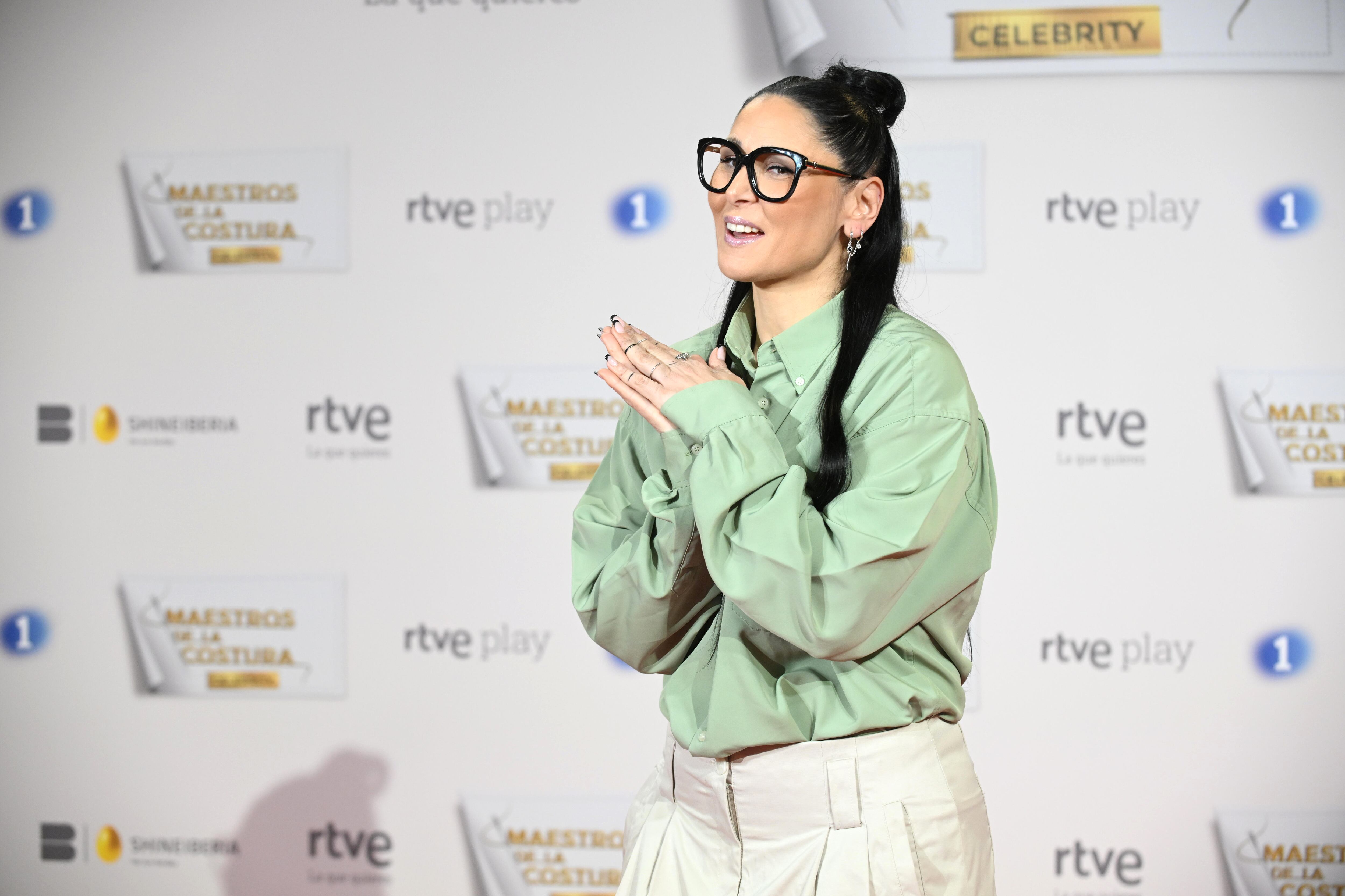 Rosa López, en el photocall de la presentación de Maestros de la Costura
