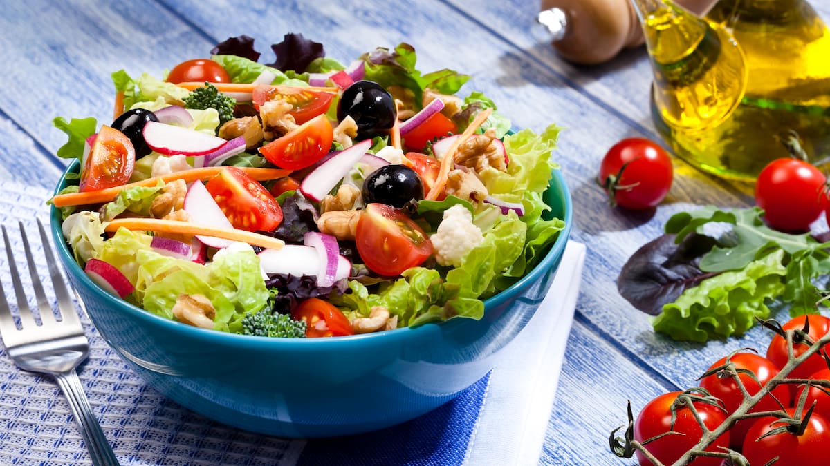 Klau Gago, experta en nutrición, sobre el error de vivir a base de ensaladas en verano: "Adaptarse no significa funcionar en condiciones óptimas"