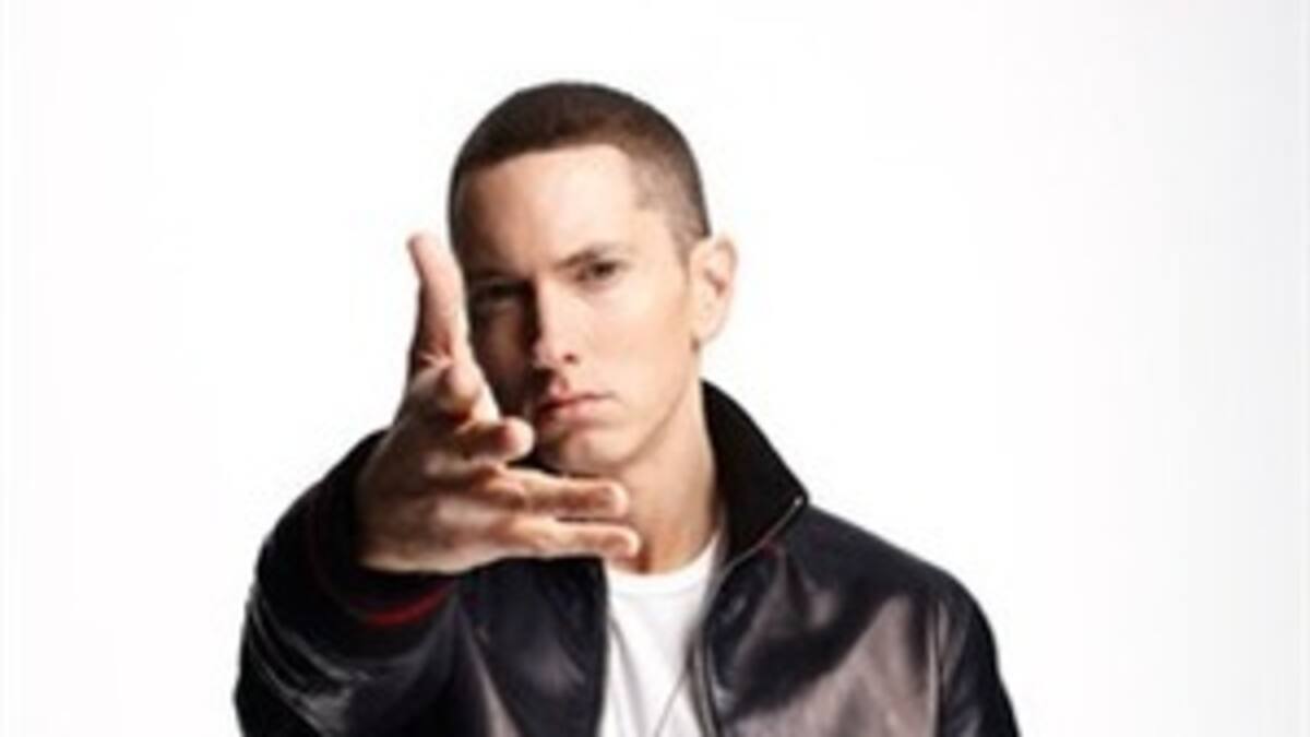 Eminem reina en Facebook, Gaga en Twitter
