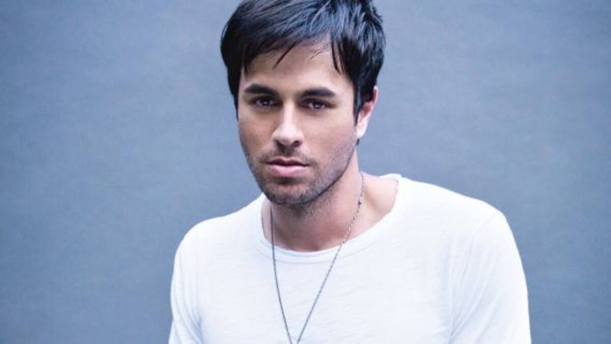 Enrique Iglesias muestra cómo quedaron sus dedos después del accidente con el drone